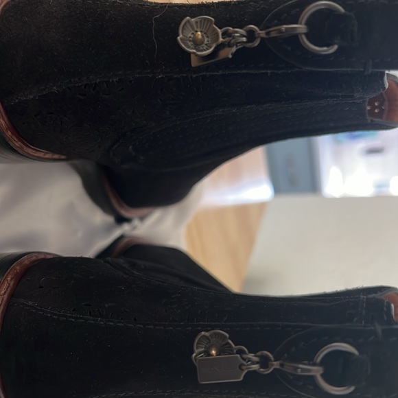 Coach ankle boot. Black suede size 5B. Floral cutouts stitching - Picture 6 of 9
